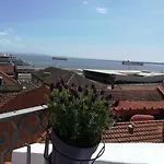 Rooftop In Alfama - Little Triplex Lisbona