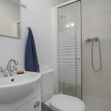 Little River View Triplex In Alfama *