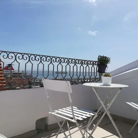 Little River View Triplex In Alfama Lissabon