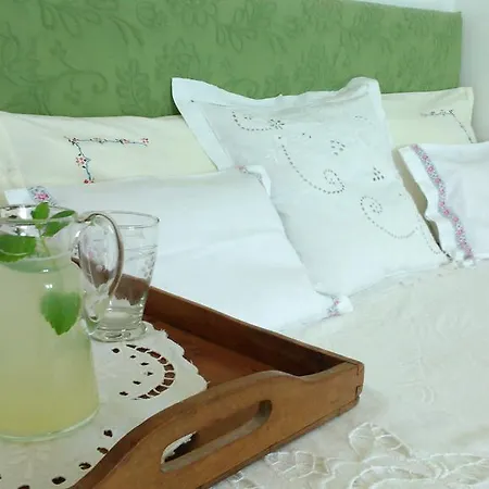 Little River View Triplex In Alfama Lizbona